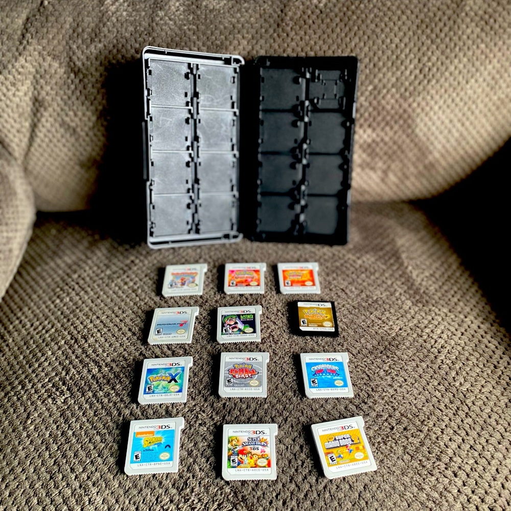 Nintendo 3DS games + Case
